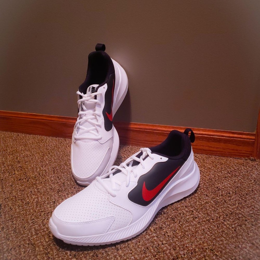 Nike Todos, Men Sneakers Size 11.5